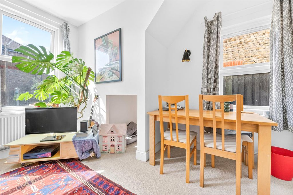 Property photo 3 of 20 18