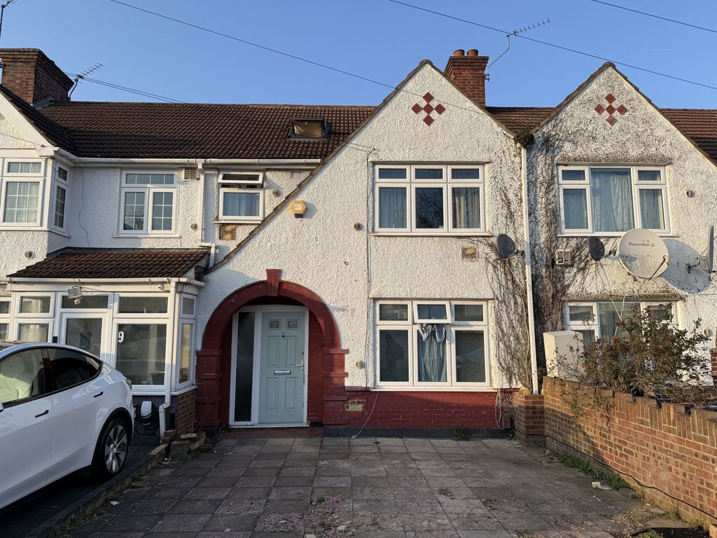 Property photo 1 of 10 4 Bed Property For Sale In Tw5 (Meadowbank Gardens)