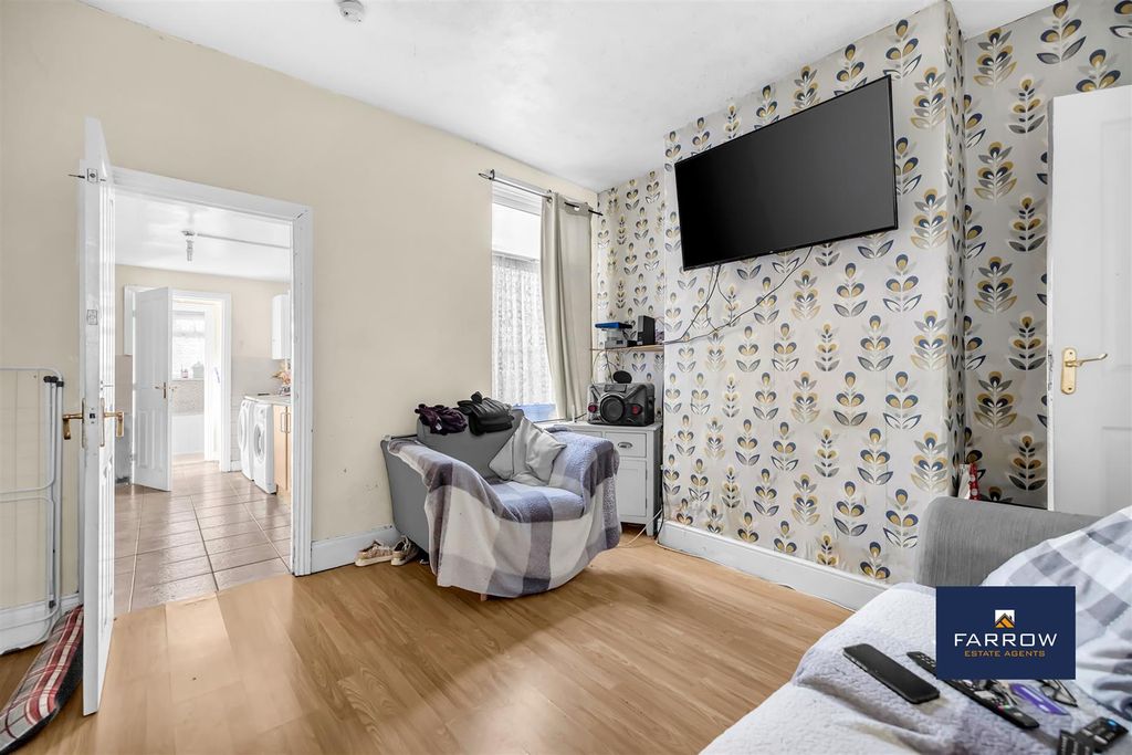 Property photo 3 of 17 Dining Room