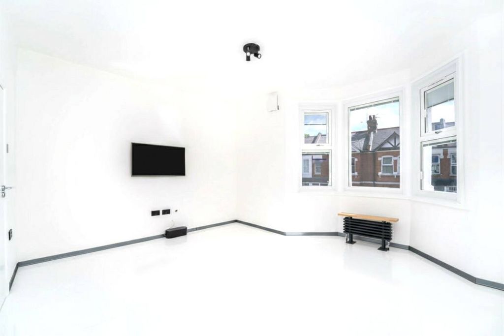 Property photo 2 of 11 Gallery