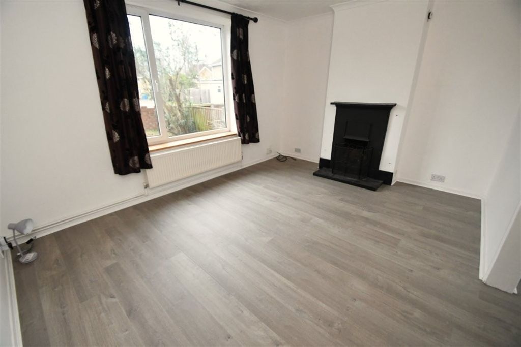 Property photo 3 of 12 Lounge