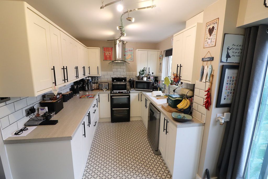 Property photo 3 of 12 Picture No. 05