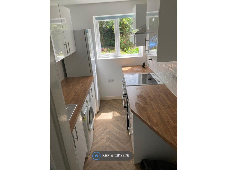 Property photo 1 of 12 New Kitchen With Washer And Fridge And Oven