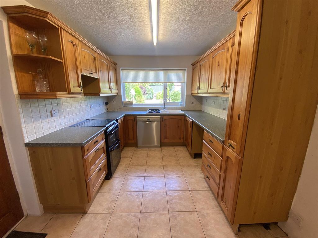 Property photo 3 of 12 Kitchen Area