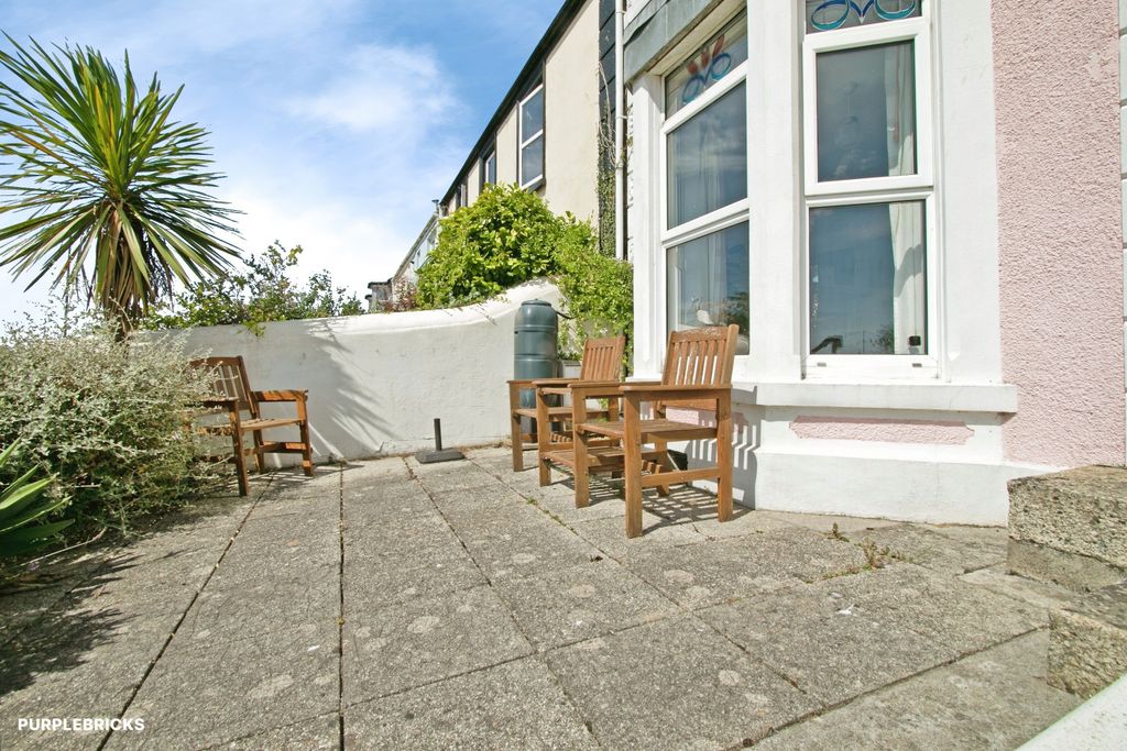 Property photo 2 of 42