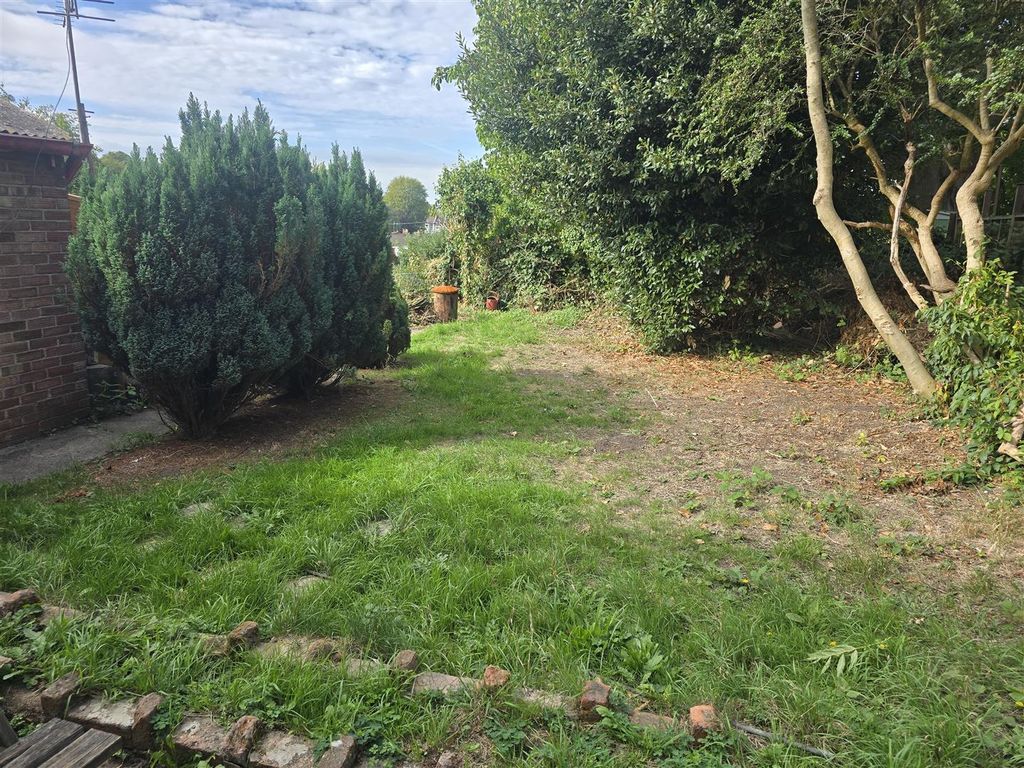 Property photo 2 of 10 Gardens