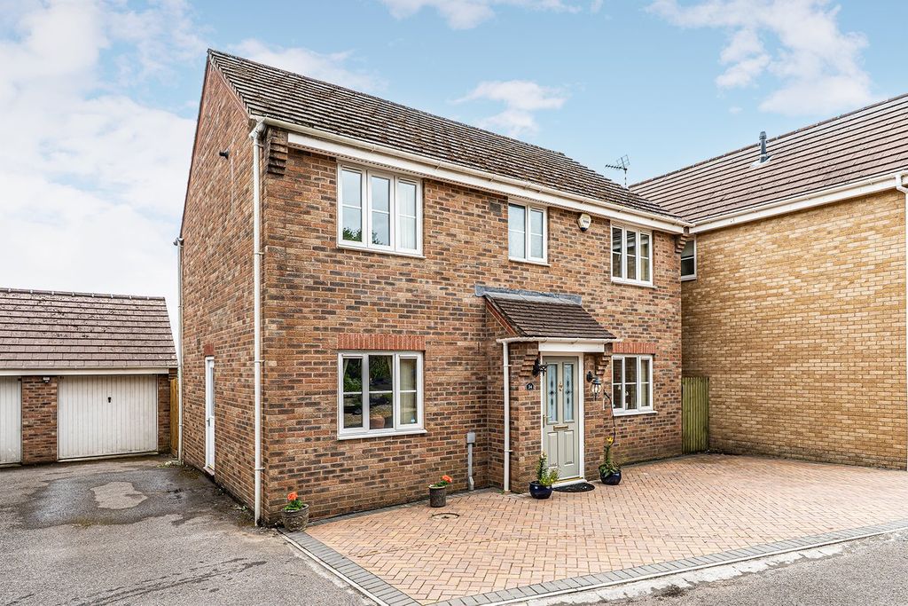 Property photo 1 of 33