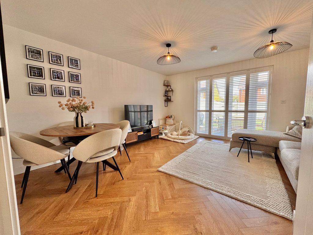 Property photo 2 of 31