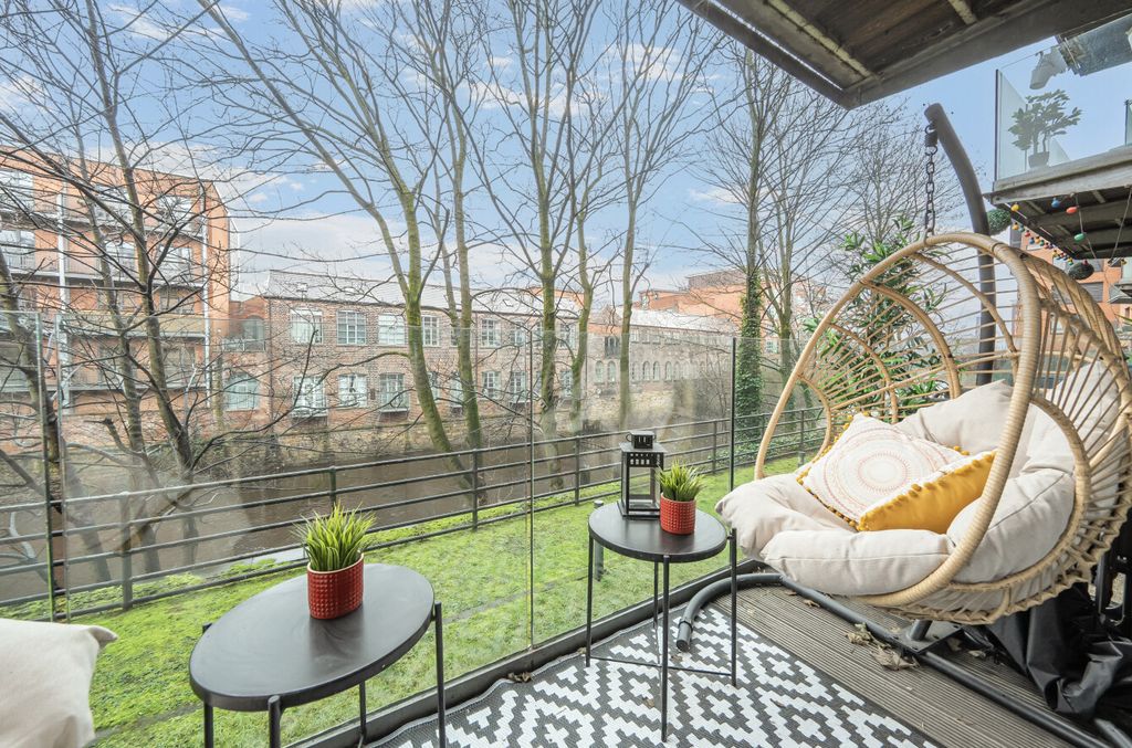 Property photo 3 of 10 1407172-6-698B332...