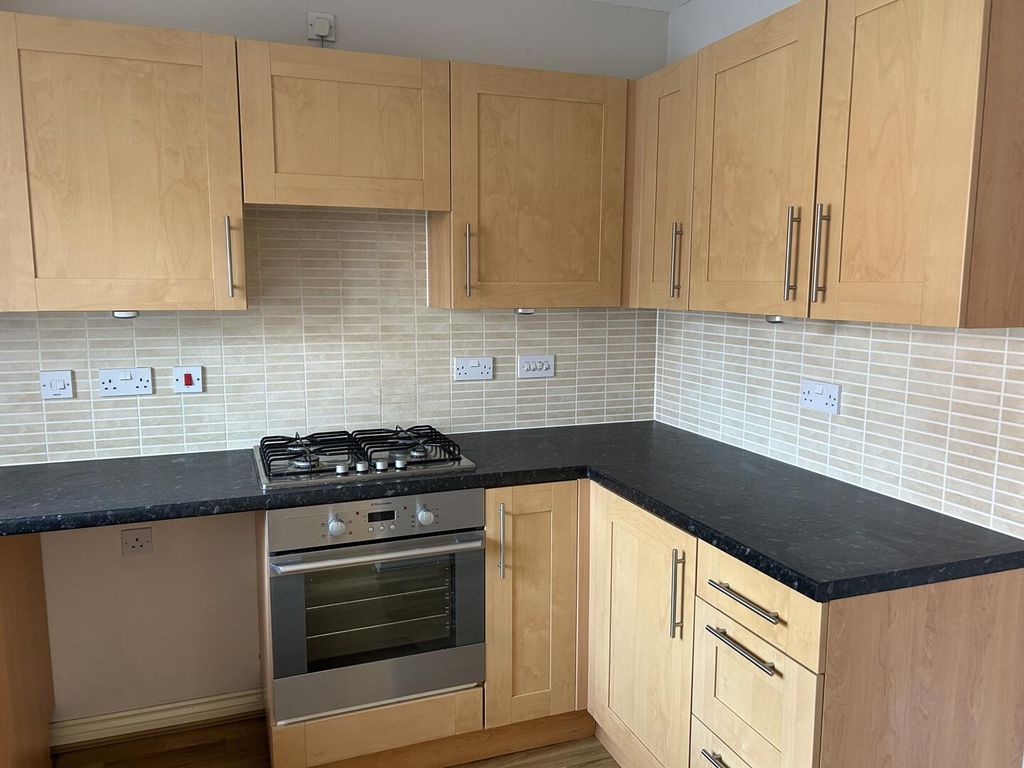 Property photo 3 of 10 Kitchen