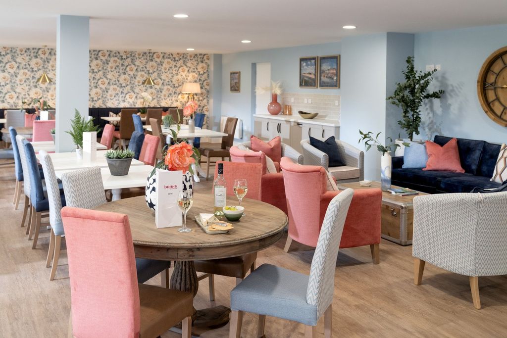 Property photo 2 of 13 Bistro