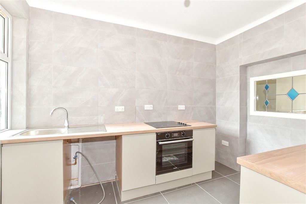 Property photo 3 of 9 Kitchen