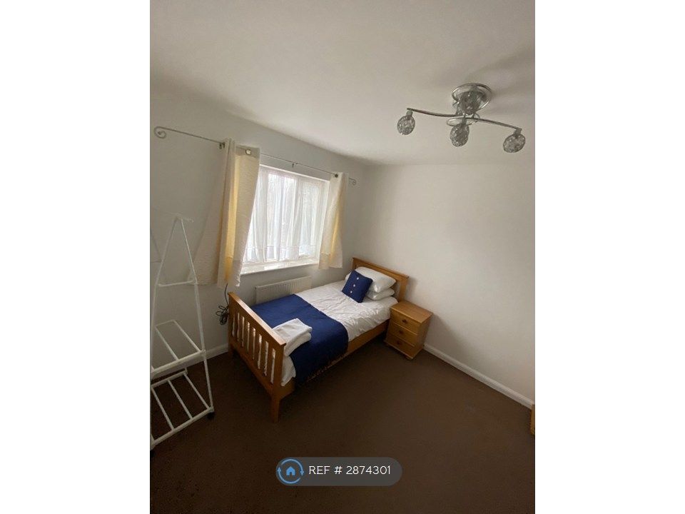 Property photo 1 of 6 Bedroom