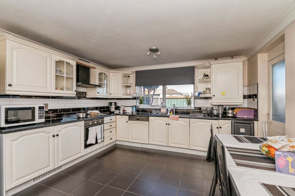 Property photo 3 of 17 Photography