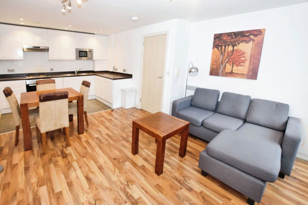 Property photo 3 of 19 Picture No. 16