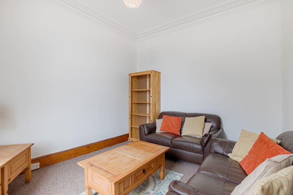 Property photo 3 of 12 Living1