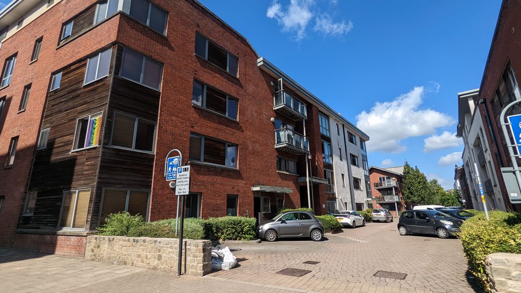 Property photo 1 of 7 Outside Front