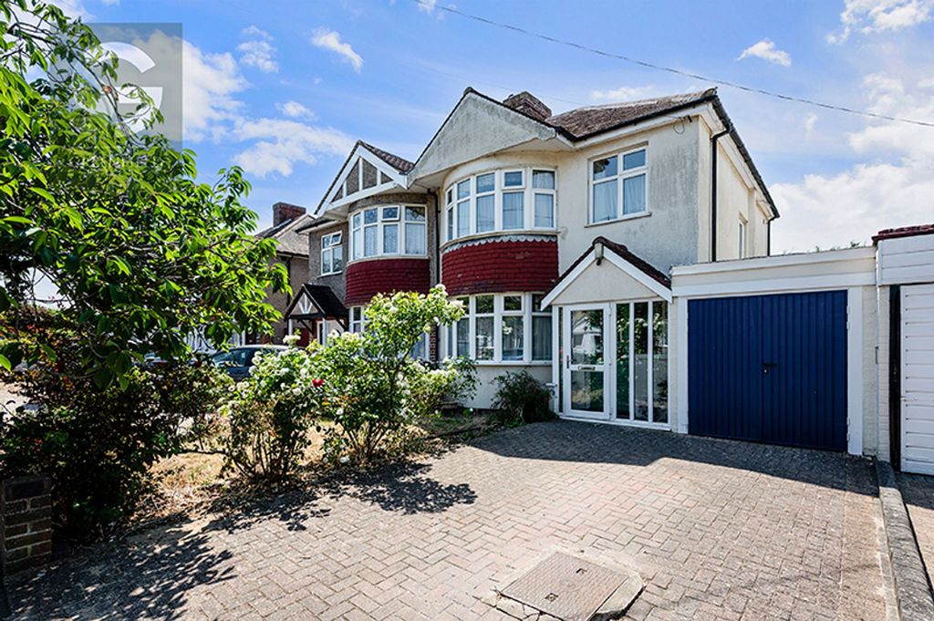 Property photo 1 of 12 Courtlands Drive, Ewell, Epsom, Kt19
