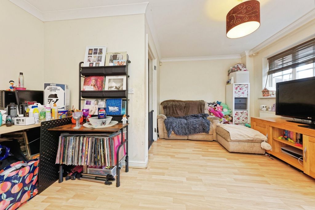 Property photo 3 of 17 Photo