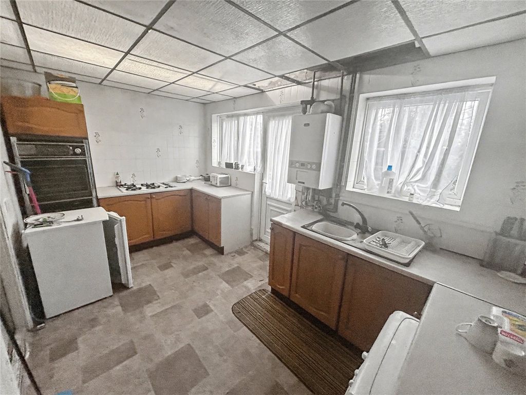 Property photo 3 of 9 Kitchen