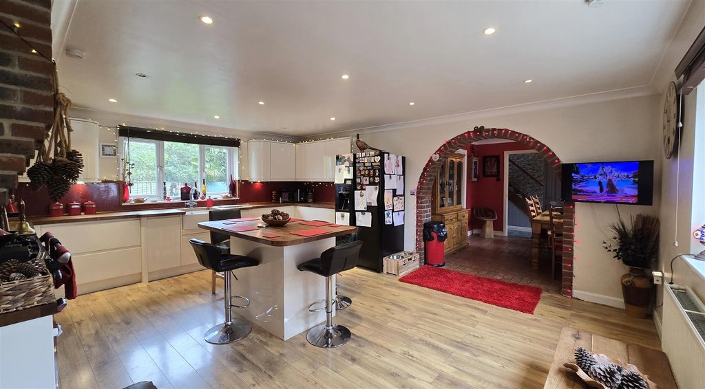 Property photo 2 of 27 Kitchen