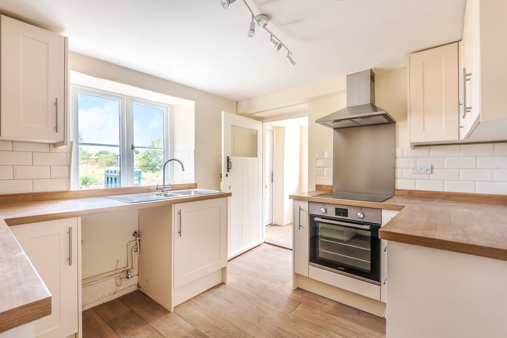 Property photo 3 of 10 Photo 01