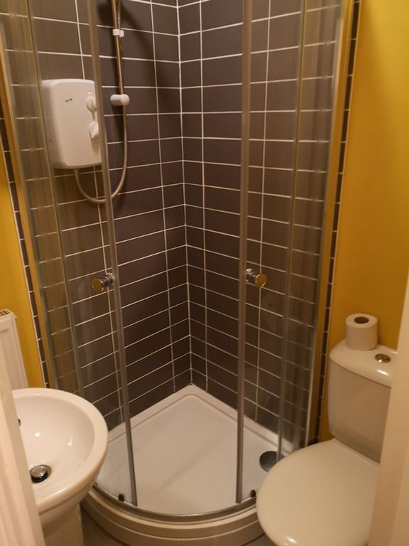 Property photo 3 of 11 Room 1 - Single Ensuite