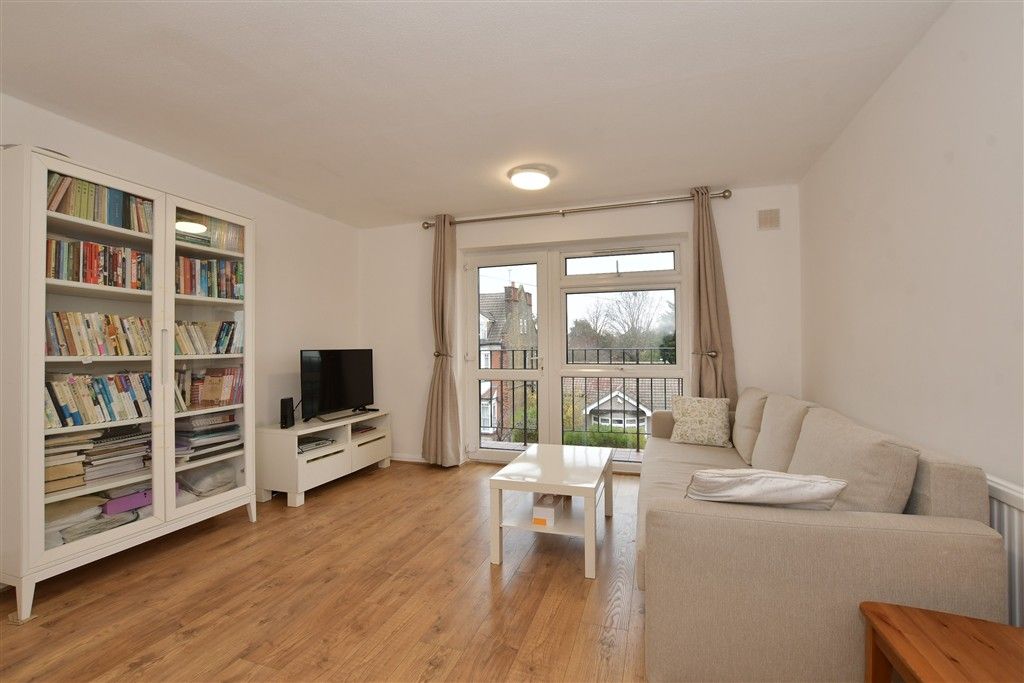 Property photo 3 of 8 Lounge/Diner