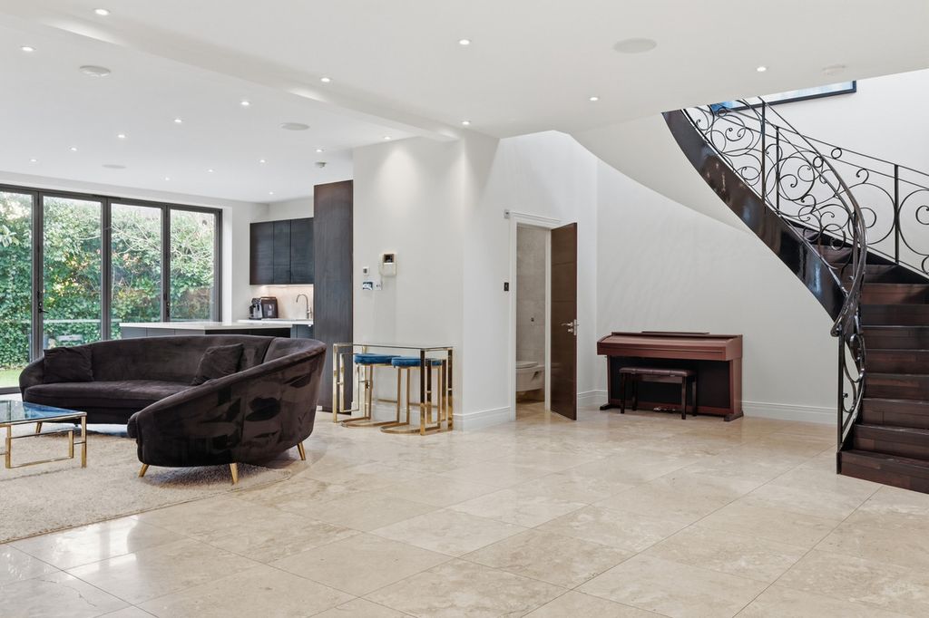 Property photo 2 of 37