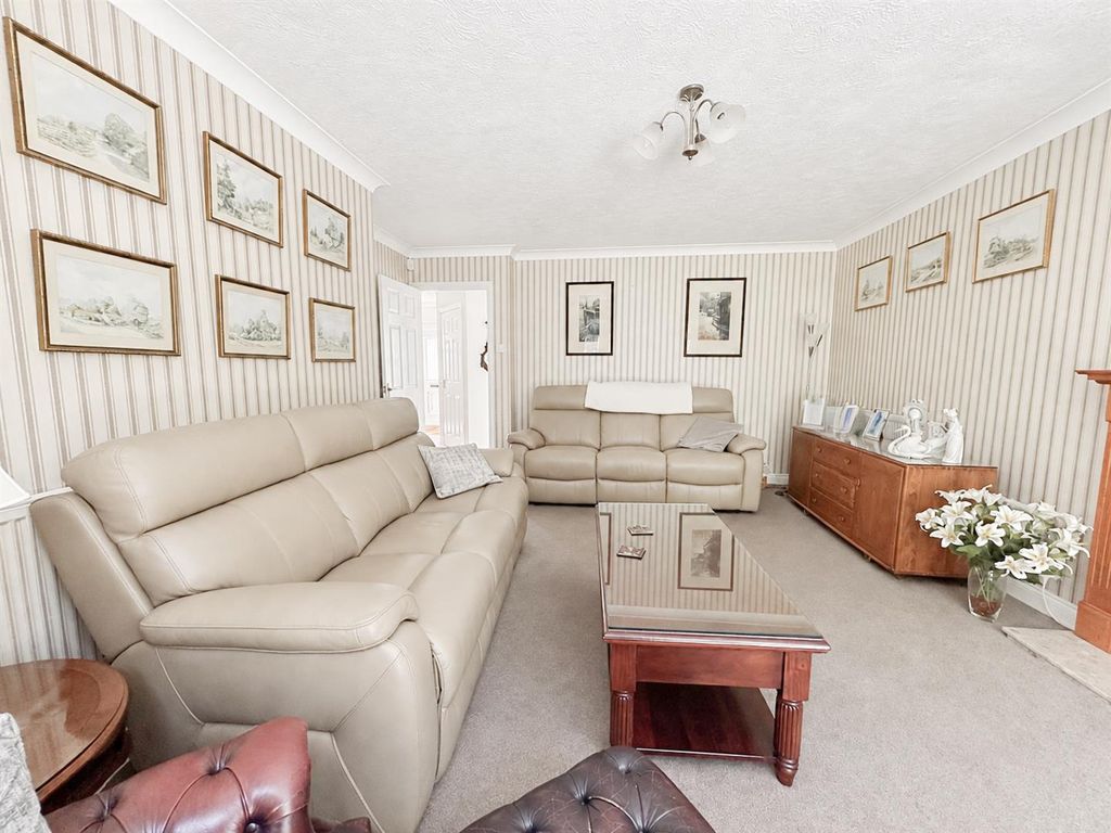 Property photo 3 of 27