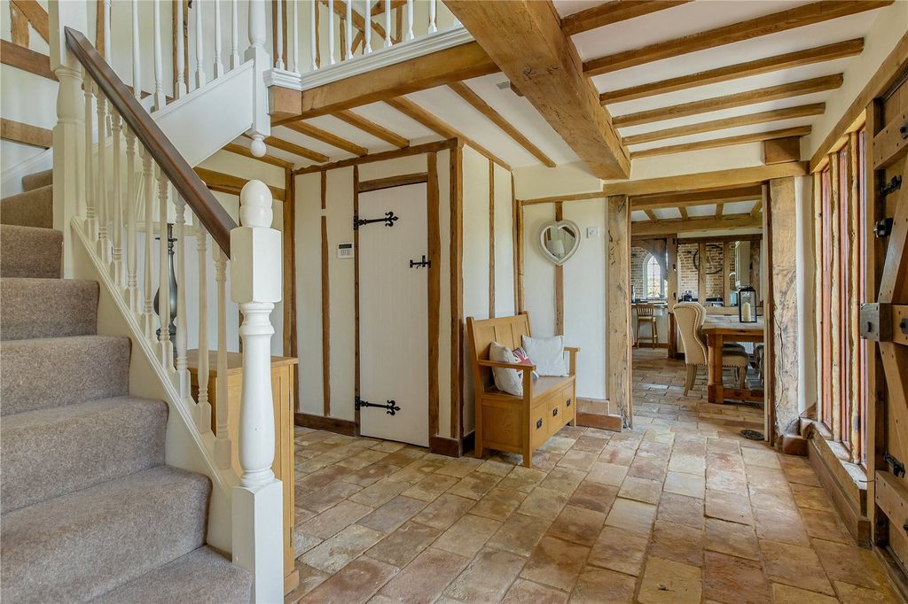 Property photo 3 of 19 Entrance Hall