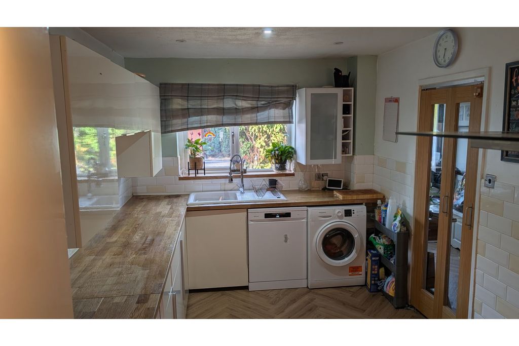 Property photo 3 of 39