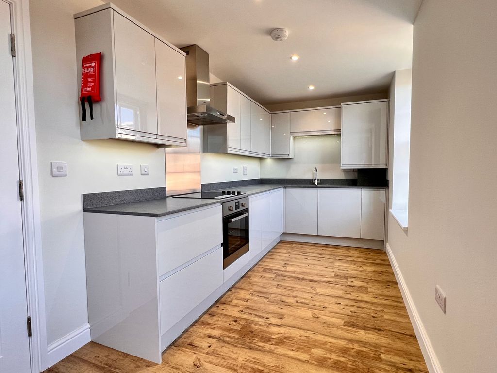Property photo 2 of 16 Kitchen