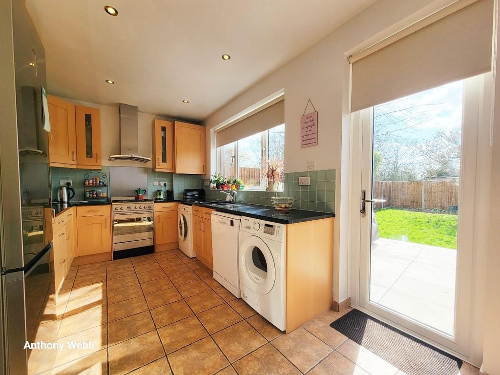 Property photo 2 of 15 Kitchen