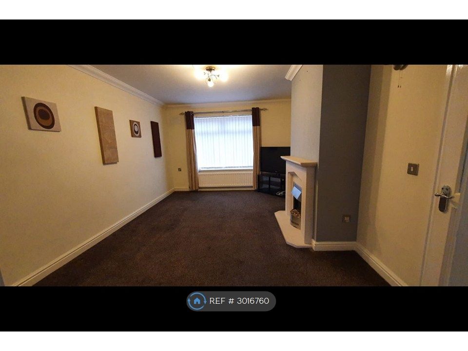Property photo 3 of 17 Living Room