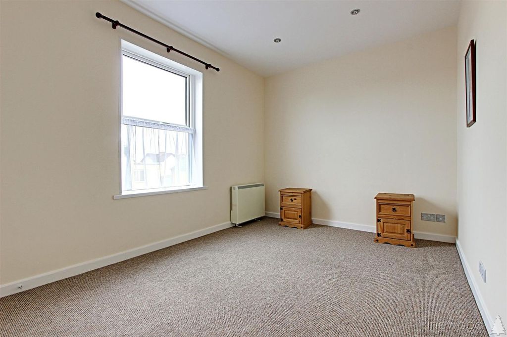 Property photo 3 of 8 Bedroom