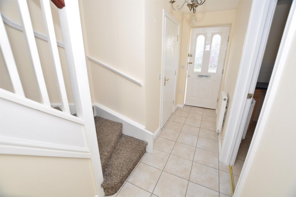 Property photo 2 of 17 Entrance Hallway