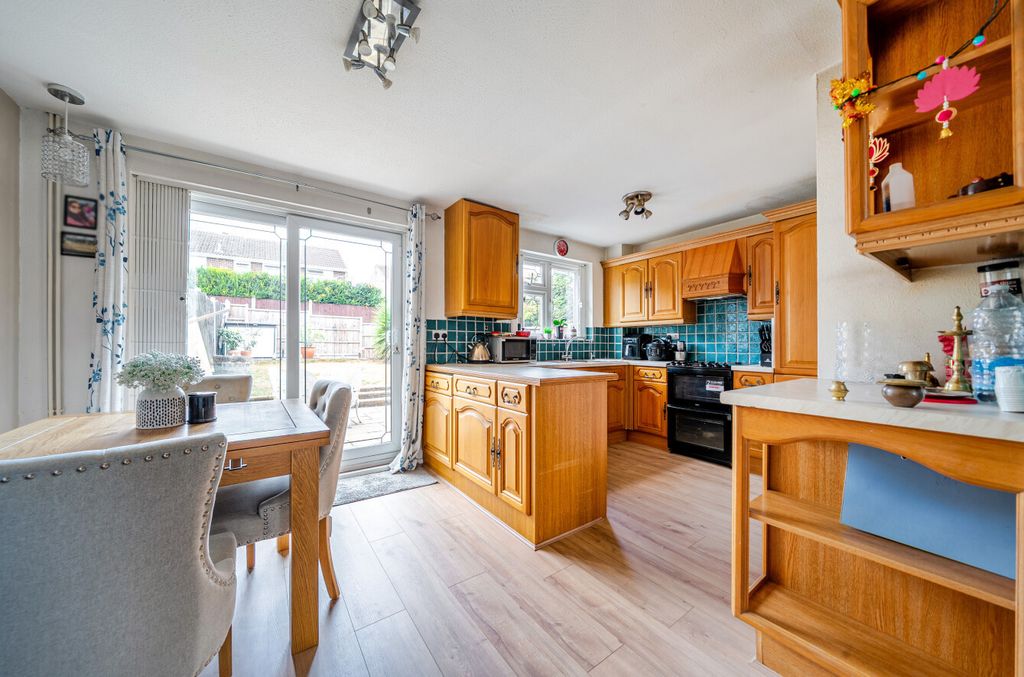 Property photo 3 of 18 1511674-8-6A8c3Da...