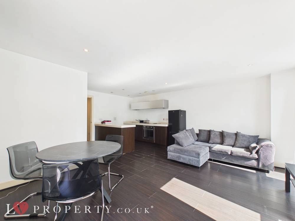 Property photo 2 of 8 Giraffe360-Still005