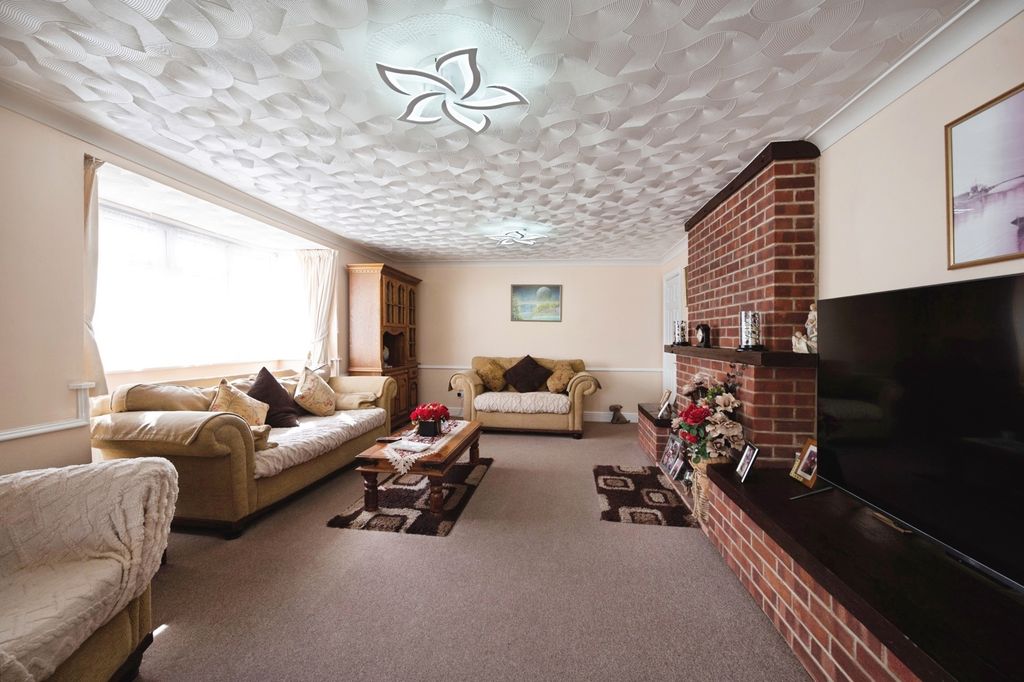 Property photo 3 of 19 Pbox-Img.Jpg