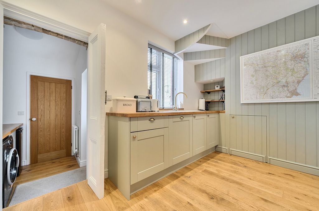 Property photo 3 of 9 Kitchen