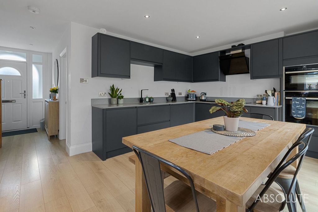 Property photo 2 of 23