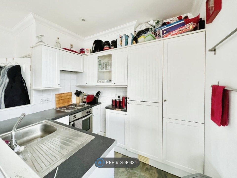 Additional image 3 of 2 bed flat to rentGeorge Street, Ryde PO33