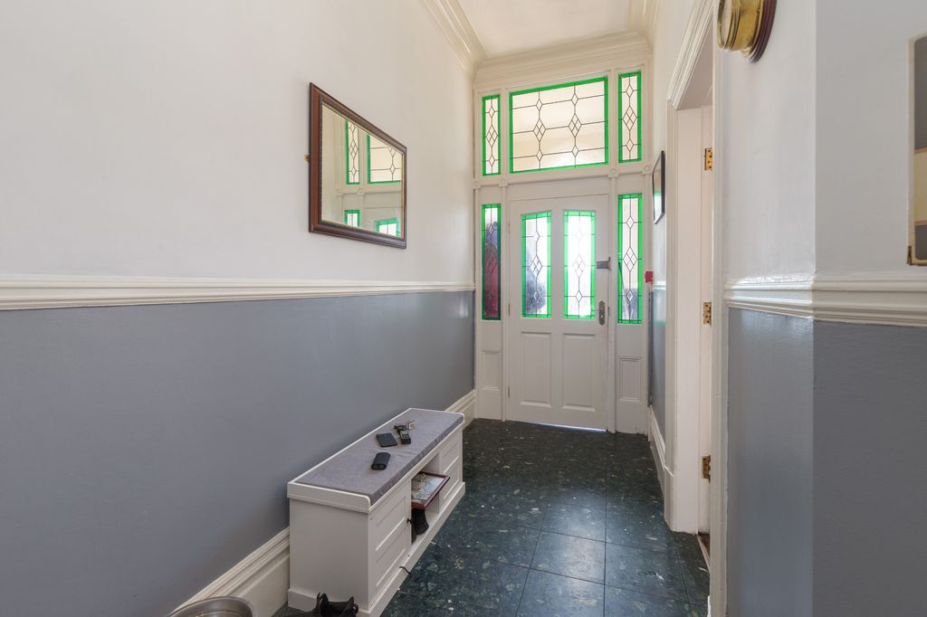 Property photo 2 of 24