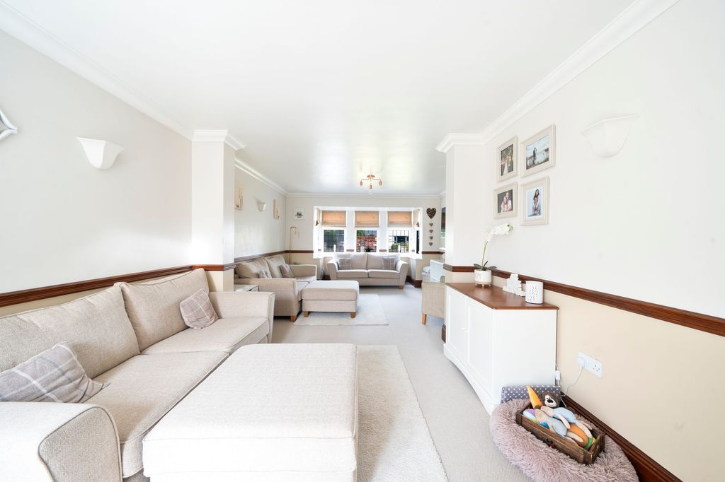 Property photo 2 of 19