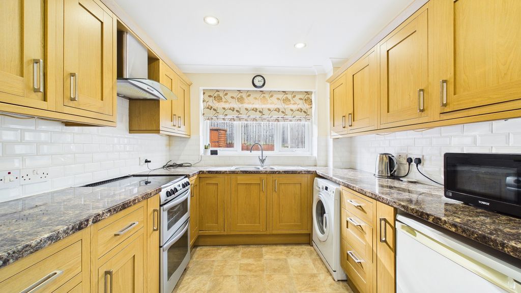 Property photo 2 of 12 Cam03669G0-Pr0052-Still002