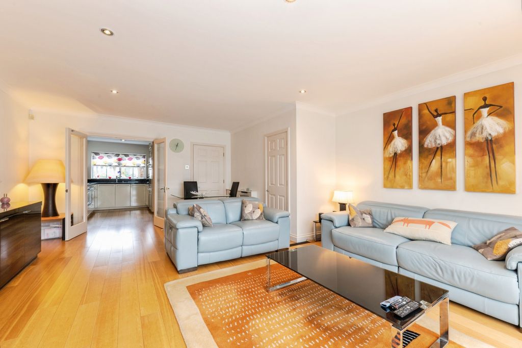 Property photo 3 of 20