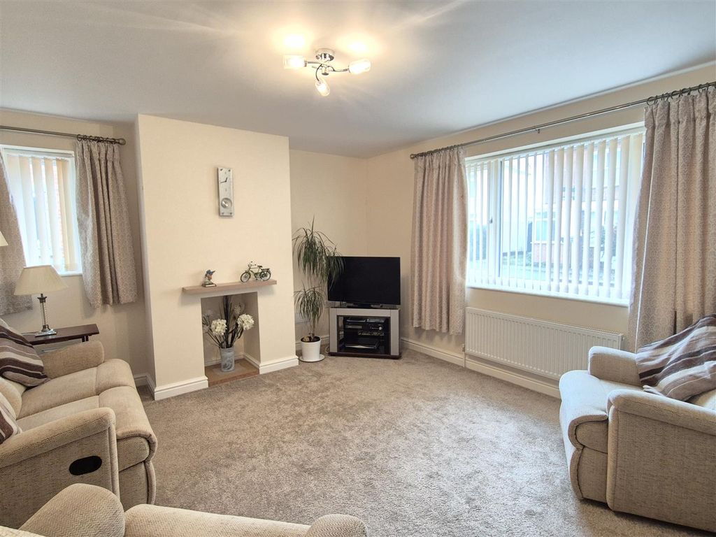 Property photo 2 of 14 Lounge