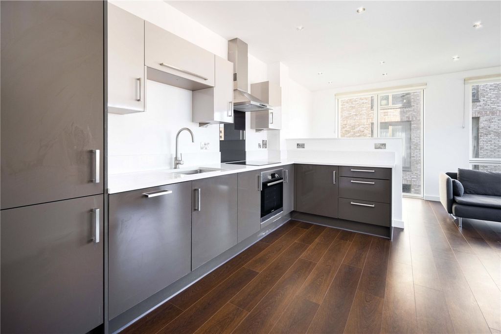 Property photo 3 of 9 Kitchen