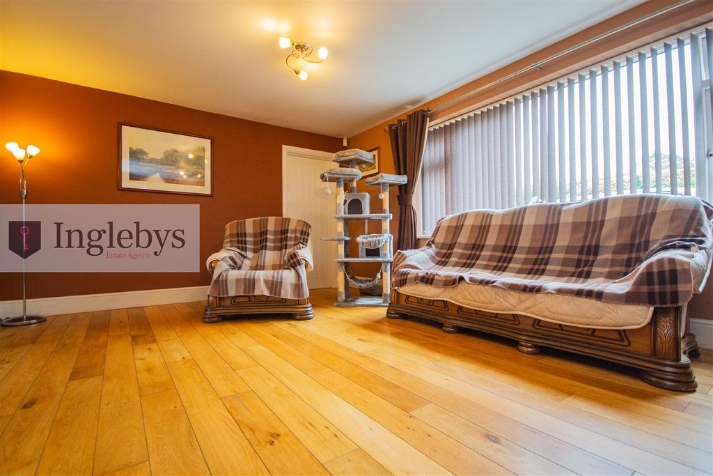 Property photo 3 of 44